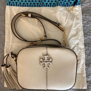 Fun summer ☀️ Tory Burch McGraw Camera Bag